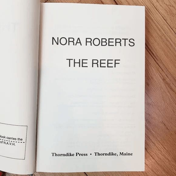 The Reef by Nora Roberts Hardback Book - Picture 4 of 4